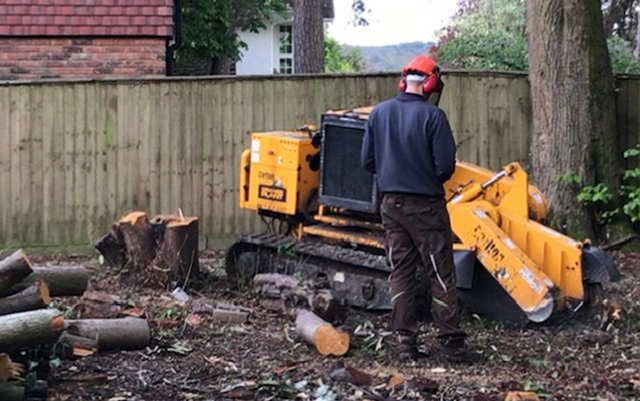 Stump grinding machine